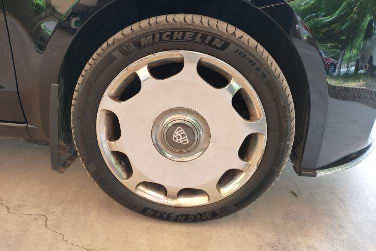 Used Mercedes-Benz V-Class 2021 V 260 Avantgarde Edition Right Front Wheel Hub