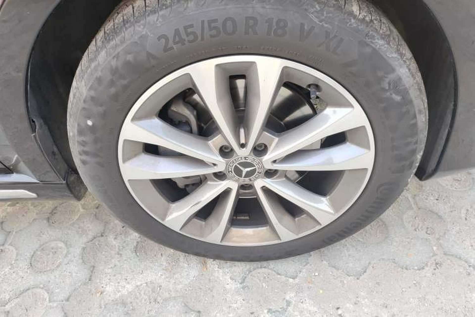 Used Mercedes-Benz V-Class 2021 V 260 Avantgarde Edition Right Front Wheel Hub