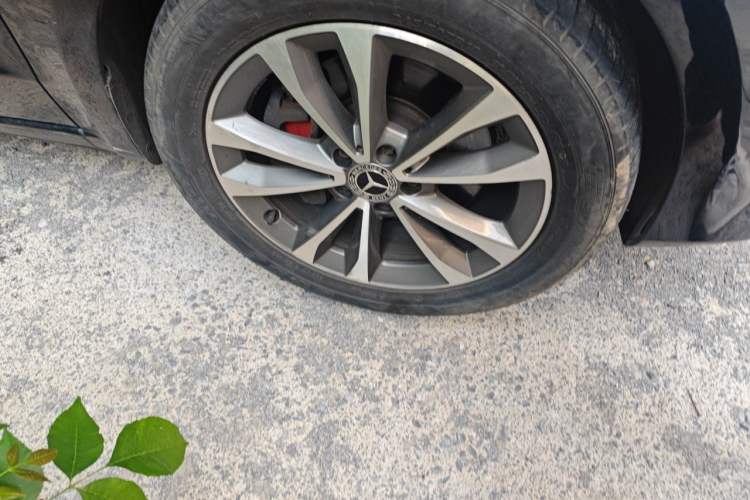 Used Mercedes-Benz V-Class 2021 V 260 Avantgarde Edition Right Front Wheel Hub