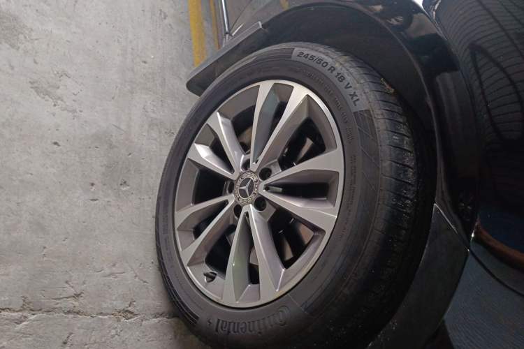 Used Mercedes-Benz V-Class  Right Front Wheel Hub