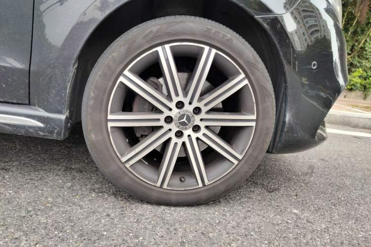 Used Mercedes-Benz V-Class 2021 V 260 L Long-wheelbase Luxury Edition Right Front Wheel Hub