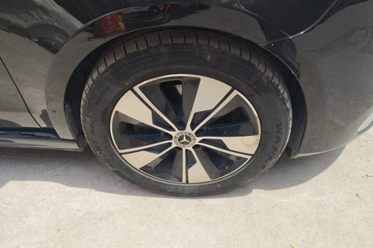 Used Mercedes-Benz V-Class 2021 V 260 Prestige Edition Right Front Wheel Hub