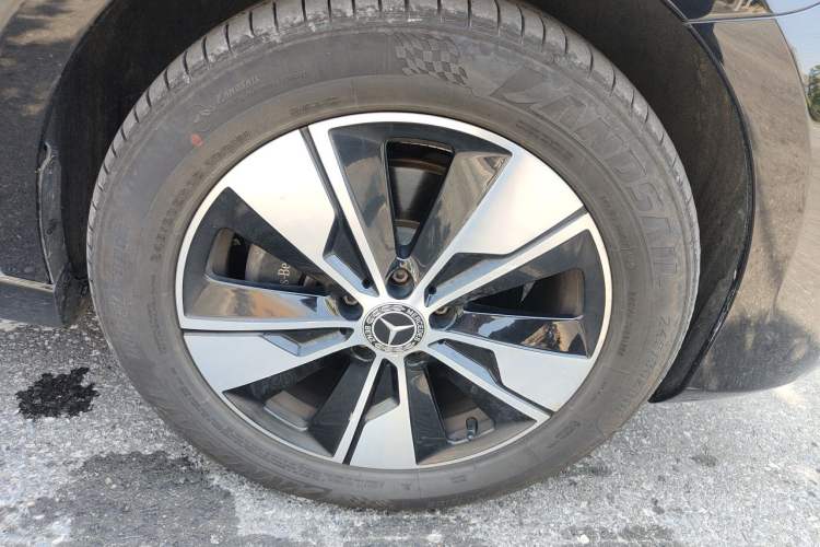 Used Mercedes-Benz V-Class 2021 V 260 L Long Wheelbase Prestige Edition Right Front Wheel Hub