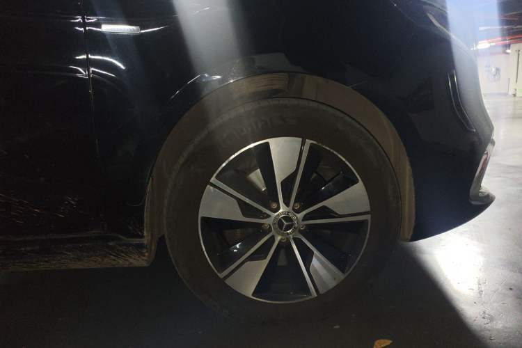 Used Mercedes-Benz V-Class 2021 V 260 Prestige Edition Right Front Wheel Hub