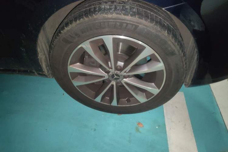 Used Mercedes-Benz V-Class 2021 V 260 Avantgarde Edition Right Front Wheel Hub
