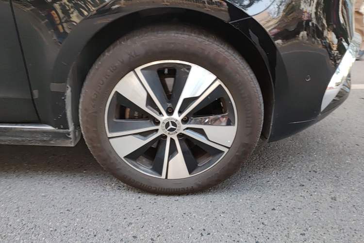 Used Mercedes-Benz V-Class 2021 V 260 Prestige Edition Right Front Wheel Hub