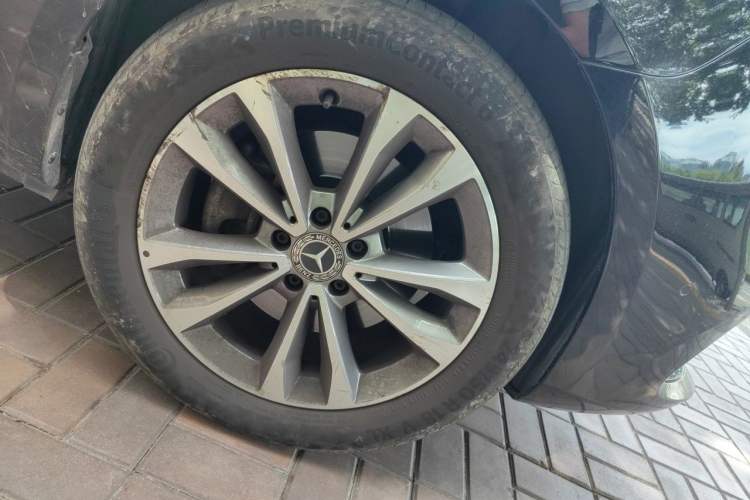 Used Mercedes-Benz V-Class 2021 V 260 Avantgarde Edition Right Front Wheel Hub