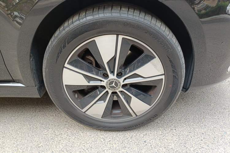Used Mercedes-Benz V-Class 2021 V 260 L Long Wheelbase Prestige Edition Right Front Wheel Hub