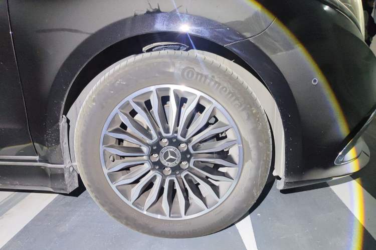 Used Mercedes-Benz V-Class 2021 V 260 L Long Wheelbase Prestige Edition Right Front Wheel Hub