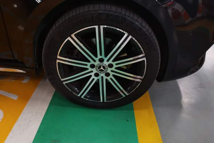 Used Mercedes-Benz V-Class 2021 V 260 L Long-wheelbase Luxury Edition Right Front Wheel Hub