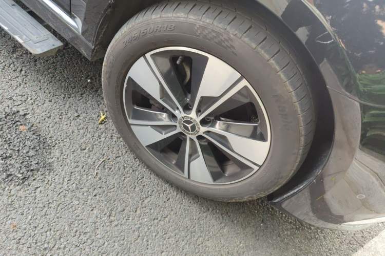 Used Mercedes-Benz V-Class 2021 V 260 Prestige Edition Right Front Wheel Hub