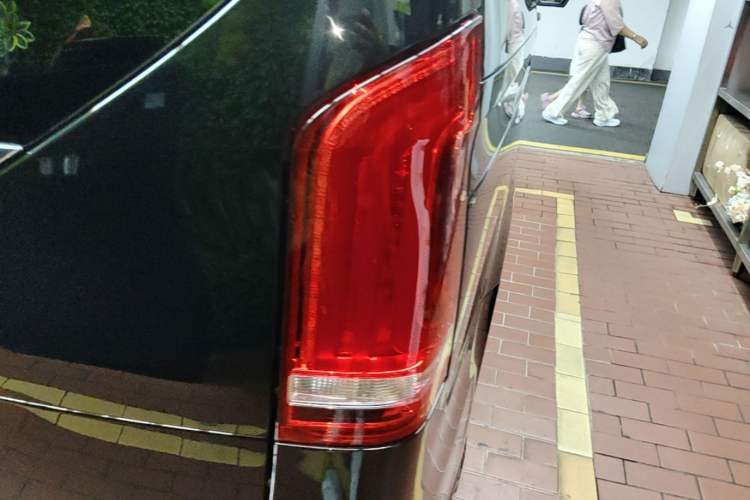 Used Mercedes-Benz V-Class 2021 V 260 L Long Wheelbase Prestige Edition Right Rear Taillight