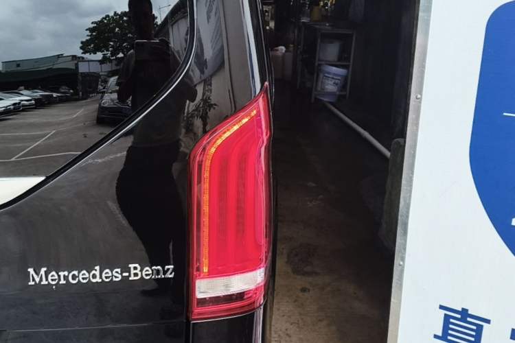 Used Mercedes-Benz V-Class 2021 V 260 L Long-wheelbase Luxury Edition Right Rear Taillight