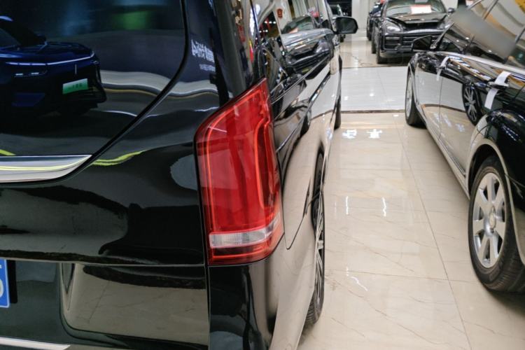 Used Mercedes-Benz V-Class 2021 V 260 L Long-wheelbase Luxury Edition Right Rear Taillight