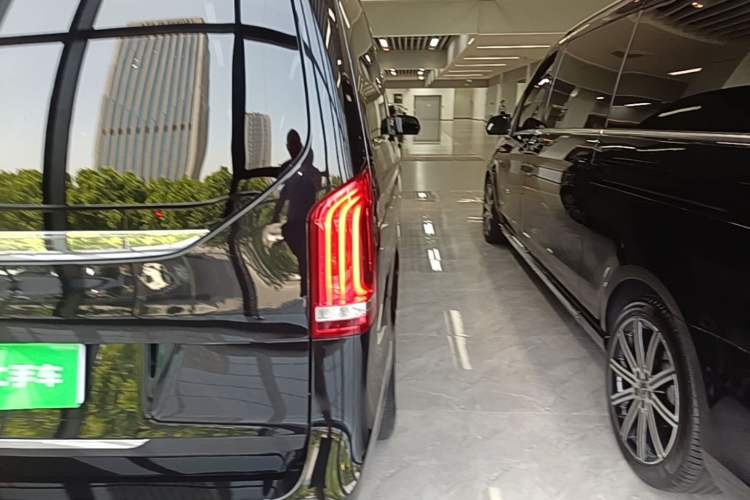 Used Mercedes-Benz V-Class 2021 V 260 Avantgarde Edition Right Rear Taillight