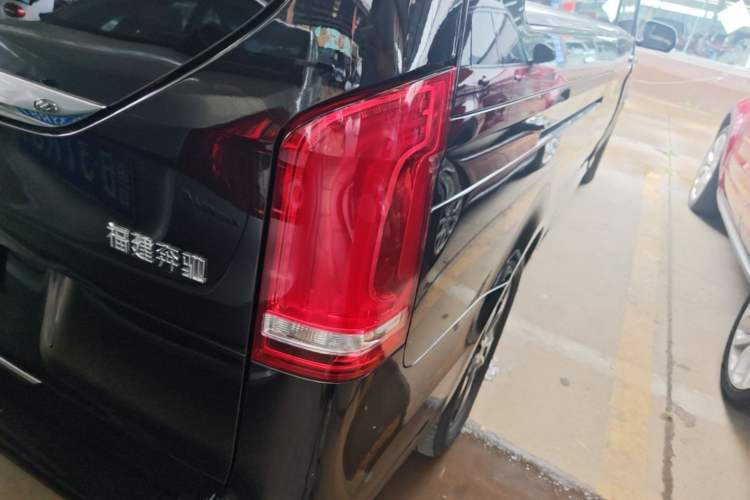 Used Mercedes-Benz V-Class 2021 V 260 L Long Wheelbase Prestige Edition Right Rear Taillight