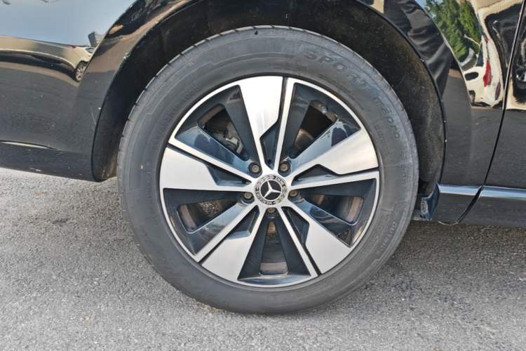 Used Mercedes-Benz V-Class 2021 V 260 Prestige Edition Right Rear Wheel Hub