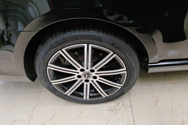Used Mercedes-Benz V-Class 2021 V 260 L Long-wheelbase Luxury Edition Right Rear Wheel Hub