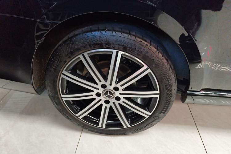 Used Mercedes-Benz V-Class 2021 V 260 L Long-wheelbase Luxury Edition Right Rear Wheel Hub