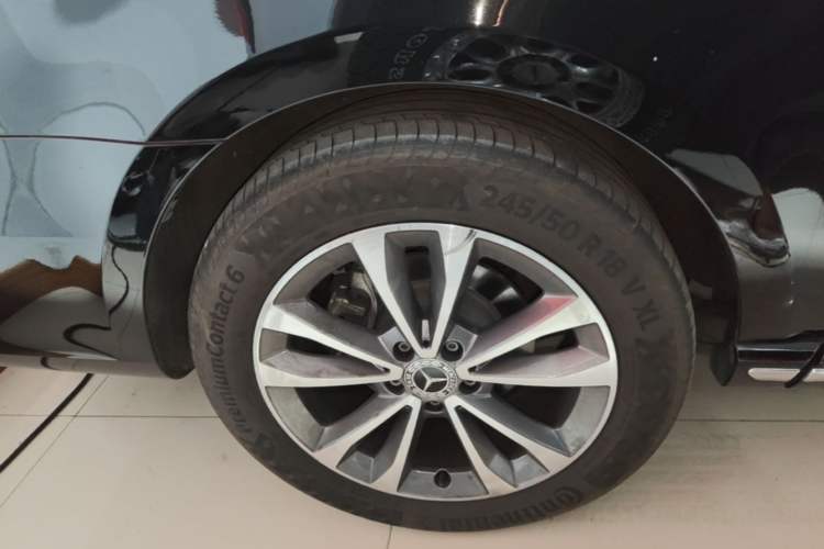 Used Mercedes-Benz V-Class 2021 V 260 Avantgarde Edition Right Rear Wheel Hub