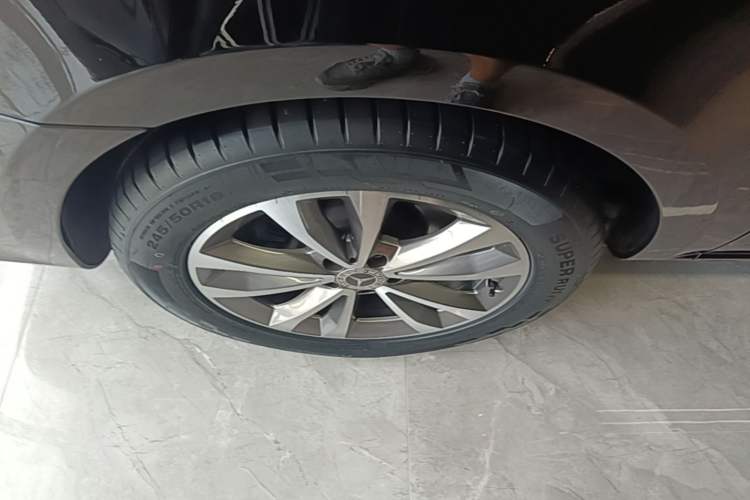 Used Mercedes-Benz V-Class 2021 V 260 Avantgarde Edition Right Rear Wheel Hub