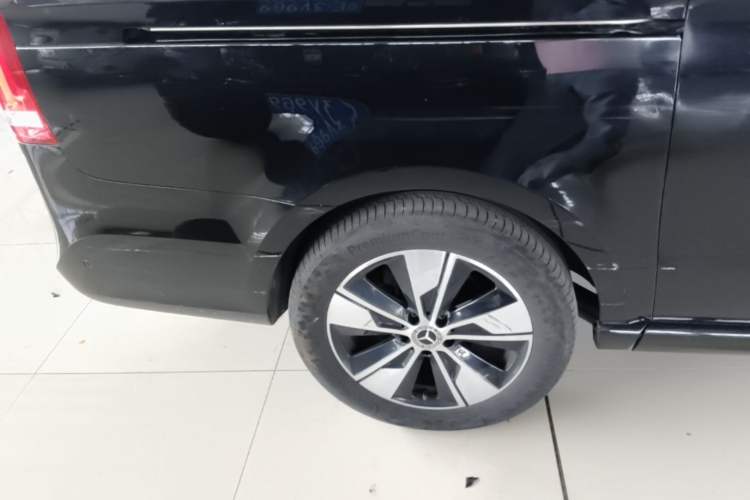 Used Mercedes-Benz V-Class 2021 V 260 Prestige Edition Right Rear Wheel Hub