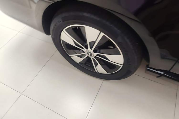 Used Mercedes-Benz V-Class 2021 V 260 Prestige Edition Right Rear Wheel Hub