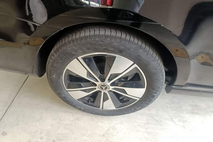 Used Mercedes-Benz V-Class 2021 V 260 L Long Wheelbase Prestige Edition Right Rear Wheel Hub