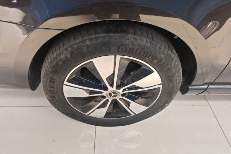 Used Mercedes-Benz V-Class 2021 V 260 Prestige Edition Right Rear Wheel Hub