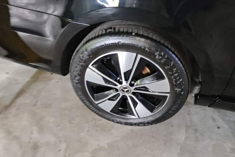 Used Mercedes-Benz V-Class 2021 V 260 Prestige Edition Right Rear Wheel Hub
