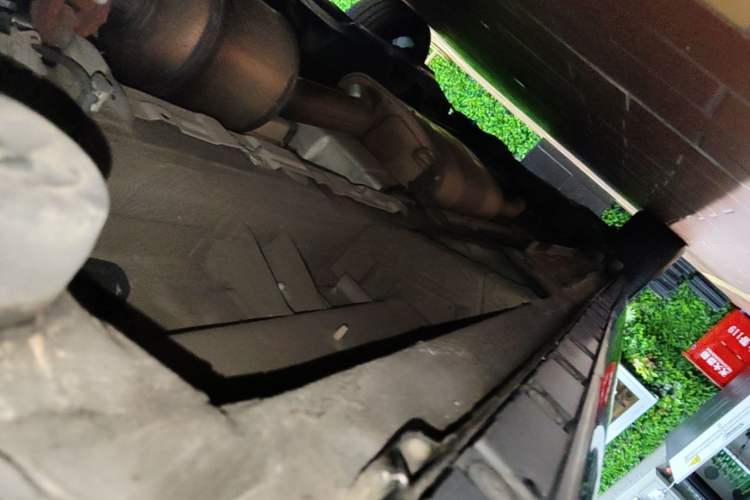 Used Mercedes-Benz V-Class 2021 V 260 L Long Wheelbase Prestige Edition Right Side Sill