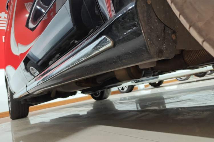Used Mercedes-Benz V-Class 2021 V 260 Avantgarde Edition Right Side Sill