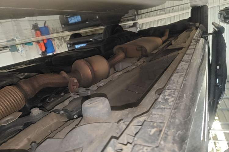 Used Mercedes-Benz V-Class 2021 V 260 L Long-wheelbase Luxury Edition Right Side Sill