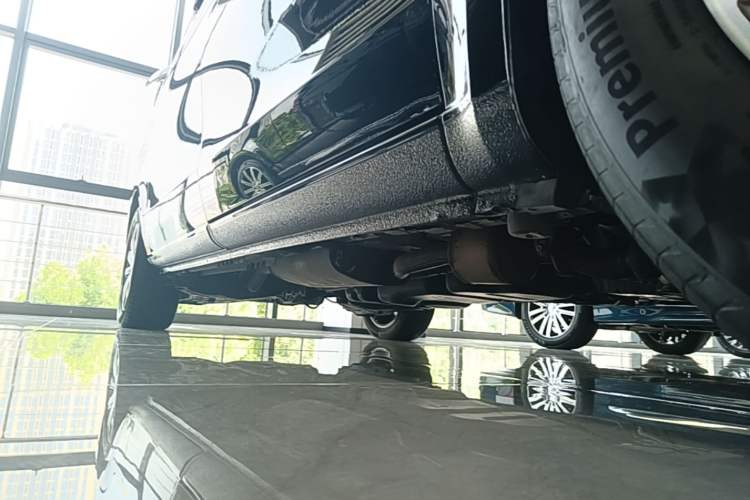 Used Mercedes-Benz V-Class 2021 V 260 Avantgarde Edition Right Side Sill