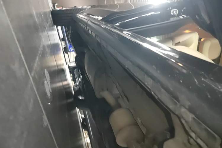 Used Mercedes-Benz V-Class 2021 V 260 Prestige Edition Right Side Sill