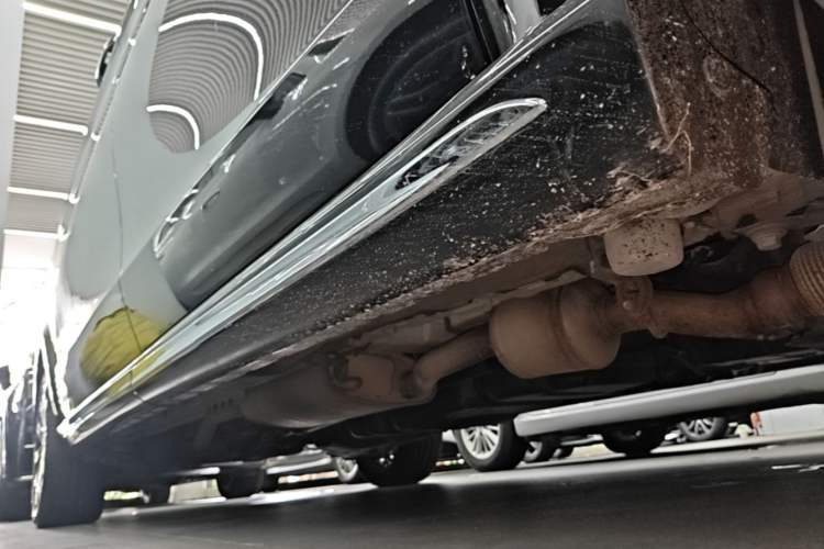 Used Mercedes-Benz V-Class 2021 V 260 L Long-wheelbase Luxury Edition Right Side Sill