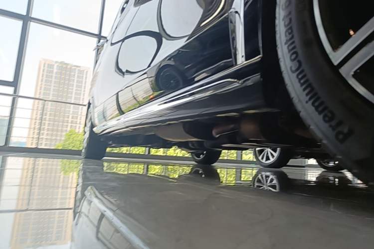 Used Mercedes-Benz V-Class 2021 V 260 L Long-wheelbase Luxury Edition Right Side Sill