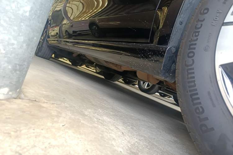 Used Mercedes-Benz V-Class 2021 V 260 L Long Wheelbase Prestige Edition Right Side Sill