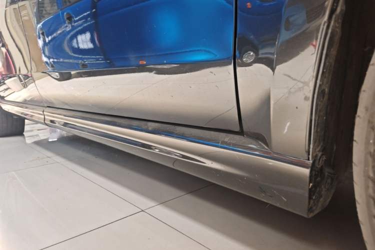Used Mercedes-Benz V-Class 2021 V 260 Prestige Edition Right Side Sill
