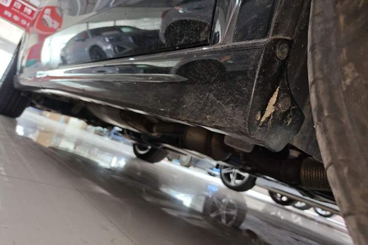 Used Mercedes-Benz V-Class 2021 V 260 Prestige Edition Right Side Sill