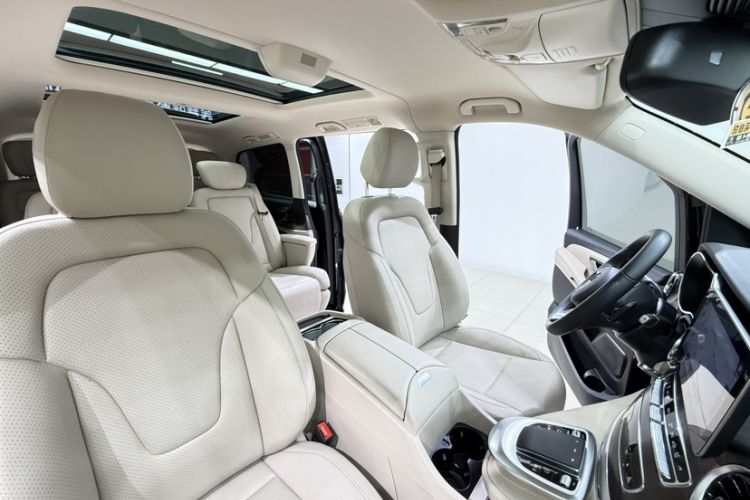 Used Mercedes-Benz V-Class 2021 V 260 Avantgarde Edition Roof