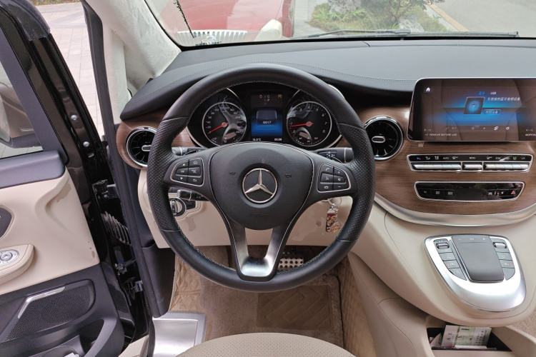 Used Mercedes-Benz V-Class 2021 V 260 Prestige Edition Steering Wheel