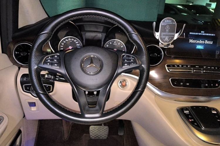 Used Mercedes-Benz V-Class 2021 V 260 Avantgarde Edition Steering Wheel