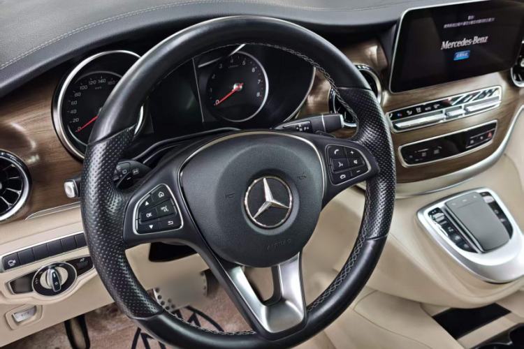 Used Mercedes-Benz V-Class 2021 V 260 Prestige Edition Steering Wheel
