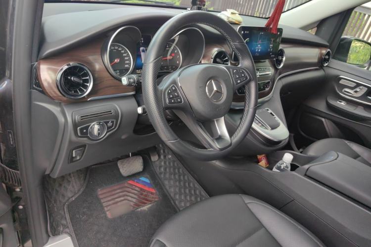 Used Mercedes-Benz V-Class 2021 V 260 Avantgarde Edition Steering Wheel