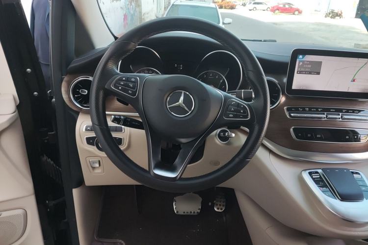 Used Mercedes-Benz V-Class 2021 V 260 L Long Wheelbase Prestige Edition Steering Wheel