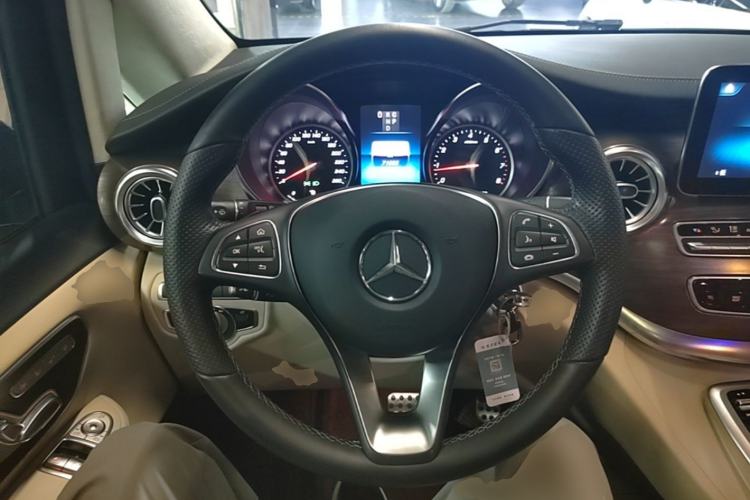 Used Mercedes-Benz V-Class 2021 V 260 L Long Wheelbase Prestige Edition Steering Wheel