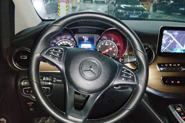 Used Mercedes-Benz V-Class 2021 V 260 Prestige Edition Steering Wheel
