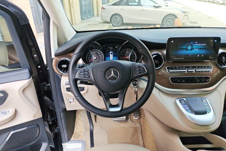 Used Mercedes-Benz V-Class 2021 V 260 Prestige Edition Steering Wheel