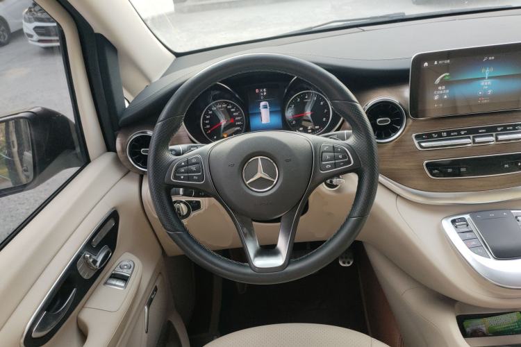 Used Mercedes-Benz V-Class 2021 V 260 Prestige Edition Steering Wheel